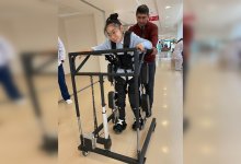 Первый экзоскелет по программе фонда "Қазақстан халқына" получила девочка из многодетной семьи