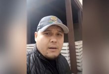 Задававшего россиянам провокационные вопросы блогера из Павлодара арестовали