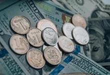 Рубль опустился ниже восьми тенге на торгах в Казахстане