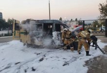 Инкассаторский автомобиль сгорел на парковке банка в Актау