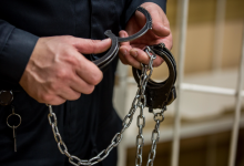 Ранившего мужчину около многоэтажки в Шымкенте задержали полицейские