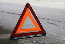 Пытавшихся "поймать" такси мать с дочкой сбили на трассе в Алматинской области