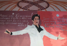 Портрет Димаша Кудайбергена украшает стену колонии в Карагандинской области