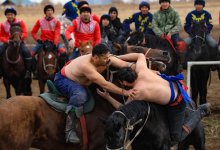 Тугжанов наградил победителей соревнований по национальным видам спорта