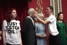 В музее Мадам Тюссо в фигуру Чарльза III запустили два торта