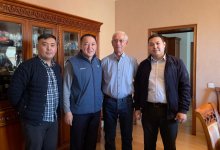 Активисты Народной коалиции поздравили ветеранов с Днем Республики