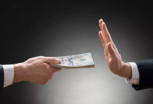 Отказавшуюся от барана в качестве взятки сотрудницу ДУИС наградил глава МВД