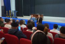 Дефицит ученических мест и детских садов: Ауесбаев выслушал жалобы акмолцев