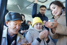 Возложение цветов и поездка в автобусе: Каракат Абден прибыла в Семей