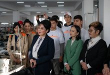 Салтанат Турсынбекова встретилась с работницами швейной фабрики в Шымкенте