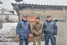 Участковые спасли двух сельчан, чуть не задохнувшихся при пожаре дома, в СКО