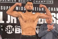 Казахстанский боксер провел дуэль взглядов в США