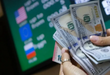 Доллар укрепился по отношению к тенге на торгах