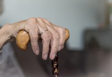 Пенсионерка месяц жила на вокзале в Костанае