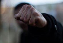 Двое парней избили и ограбили прохожего в Астане