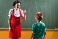 Родителей семиклассника, толкнувшего учителя, оштрафовали в Атырау