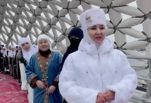 Флешмоб в центре Астаны провели сторонники Салтанат Турсынбековой