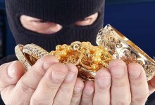 Пожилой любовник украл у своей дамы доллары и бриллианты в Астане