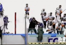 Тренер вступил в драку с детьми на хоккейном матче в Астане (ВИДЕО)