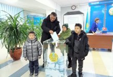 Идут на участки с детьми: как голосуют жители Уральска