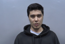 Стендапер, оскорбивший девушку во время выступления, получил 10 суток ареста в Алматы