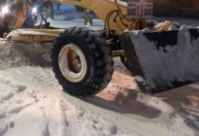 Почти 500 машин вышли на защиту Алматы от снега и гололеда