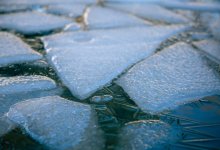 Две машины ушли под лед в Карагандинской области