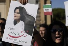 Иранские власти упразднили полицию нравов и пересмотрят закон о ношении хиджаба