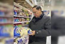 От 313 тг за килограмм: Карашукеев прошелся по столичным магазинам и изучил цены на рис