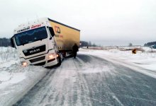 Два большегруза съехали в кювет на республиканских трассах