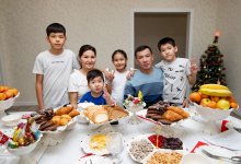 Новоселье, работа и пополнение в семье: как живет Сабит Шонтакбаев, спасший девочку от падения