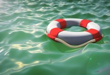 Подросток катался на льду и упал в море в Актау (ВИДЕО)