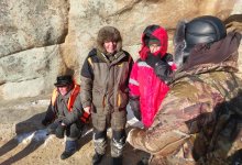 Метель заблокировала троих рыбаков посреди замерзшего озера в ВКО