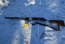 Акмолинец ранил из ружья жену, избил сына и застрелился