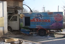 Пьяный водитель грузовика оставил без дома целую семью в Алматинской области