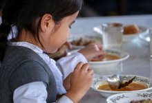 Около 100 тысяч детей в столице обеспечено бесплатным горячим питанием