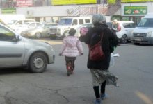 Чересчур настойчивы: на активизацию уличных попрошаек жалуются жители Актау