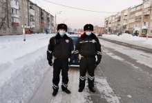 Пенсионерку вынесли из пожара полицейские в Петропавловске (ВИДЕО)