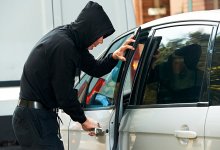 На ходу остановил угнанный автомобиль полицейский в Абайской области