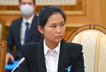 Токаев поздравил Бибисару Асаубаеву с золотой медалью ЧМ по шахматам