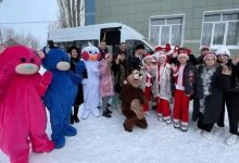 Новый микроавтобус подарил детдому Даниал Ахметов от лица президента