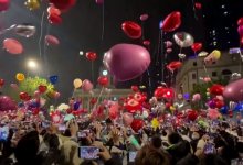 Тысячи китайцев вышли на улицы отмечать Новый год, несмотря на COVID