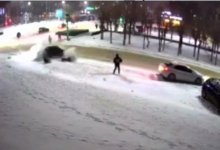 Четверых человек на перекрестке сбила машина в Темиртау (ВИДЕО)