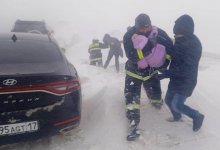 Выехавших в непогоду на трассу водителей накажут в Карагандинской области