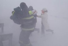 Как сотрудники МЧС спасают людей на автодорогах в сильную метель