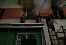 Восемь человек спасли пожарные в Усть-Каменогорске