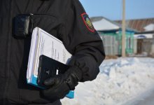 Водитель погрузчика повредил насаждения при уборке снега в Петропавловске