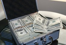 Доллар незначительно подешевел на торгах в Казахстане