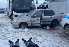 Три человека погибли при столкновении автобуса с машиной на трассе в Мангистауской области