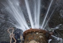 Из-за прорыва водопровода несколько улиц затопило водой в Алматы